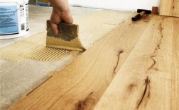 实木地板需要用胶水吗（安装实木地板需要刷胶吗?）
