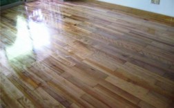 实木多层地板如何保养（实木多层地板保养是用精油还是打蜡?）
