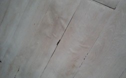 白色复合地板（白色复合地板有污渍油渍怎么处理）