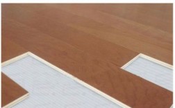 实木复合木地板的保养（实木复合木地板的保养和维护）