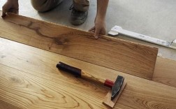 地板安装粘（地板胶粘贴方法）