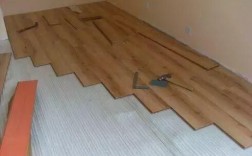 铺地板技巧（铺地板胶的方法与技巧）