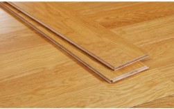 多层实木复合地板和强化复合地板（多层实木复合地板和强化复合地板哪种好）