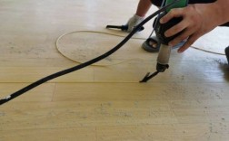 安装地板胶水（地板胶安装视频教程）