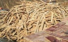 请问在建筑工地收购来的废旧木头加工成的小木条做什么用，哪里有收的，谢谢？废旧木料利用木头