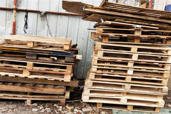 废木材价格多少钱一吨？木材多少钱一吨-图1