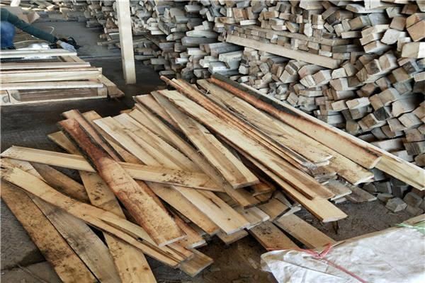 废木材价格多少钱一吨？木材多少钱一吨-图2
