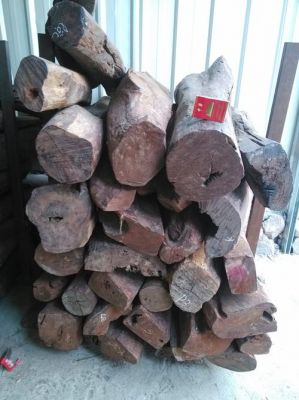 真正的红酸枝木一般价格是多少？老挝大红酸枝多少钱一吨木材-图1