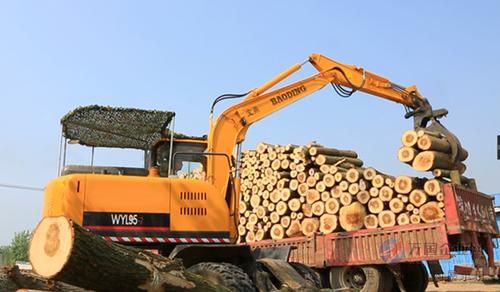 抓木机请司机装木头多少钱一吨？木头多少钱一顿-图1