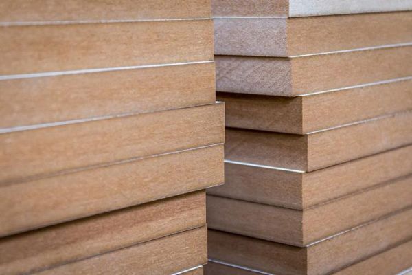 谁知道密度板的原材料是那些，好的纤维板对原材料有那些要求呢？辐射松木板多少密度-图2