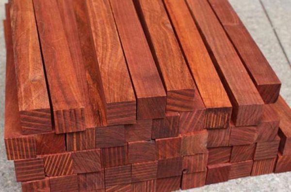 红木分为几种？不同的种类的价格是多少？红木4米长的木板多少钱一块-图1