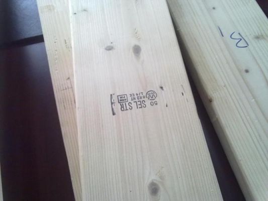广西机制松木板贵还是安树板贵？红松木板一立方米多少钱-图1