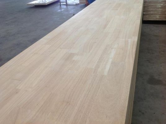 桉木和橡胶木做书桌哪个好一些？泰国桉木片多少钱一吨-图2