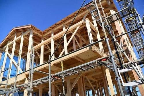 木头房子和水泥房子哪个成本高？木结构比混凝土结构节约多少-图2