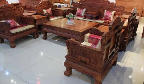 5.98万买了一套红木家具，说是非洲酸枝木(沙发5件套，床三件套，餐桌7件套)，这个价格是真的吗？东南亚红酸枝的床大约多少钱-图2