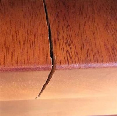 木头桌面裂缝怎么修复？桌面木料裂缝-图1