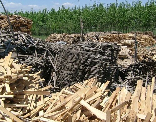 碎木屑多少钱一吨哪里需要？大量回收木料-图1