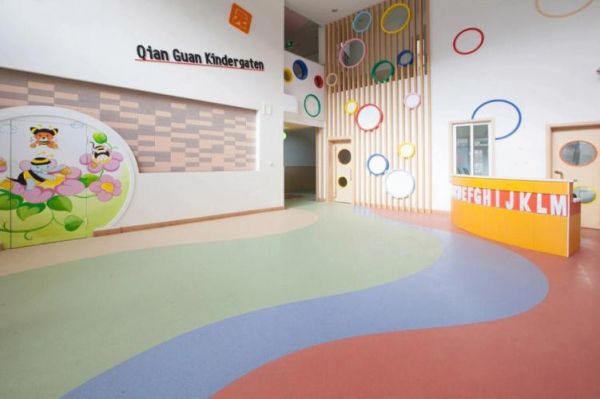 室内幼儿园地板（幼儿园大厅地板）-图3