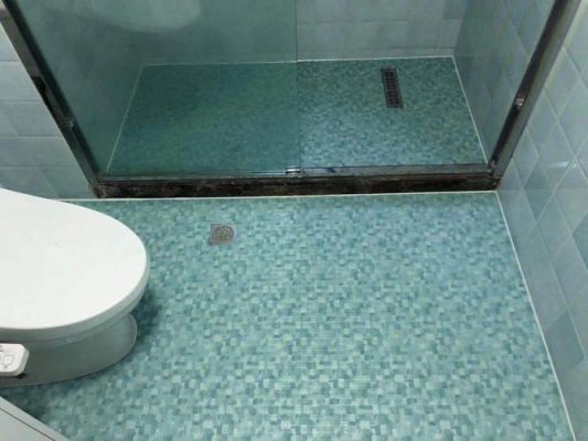 浴室专用地板（浴室地板用什么材料）-图1