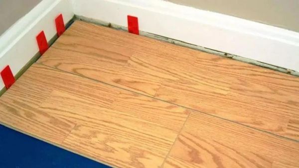 实木地板拼装离缝标准（实木地板之间的缝留多大）-图2