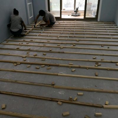 木地板龙骨步骤（木地板龙骨的安装方法）-图2
