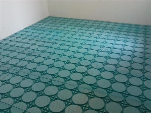 地暖塑料地板（地暖用塑胶地板好吗）-图1