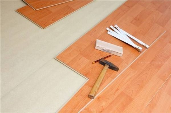 强化地板安装（强化地板安装费多少钱一个平方）-图1