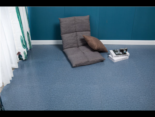 胶地板材（胶地板材质的紫药水怎么去除）-图1