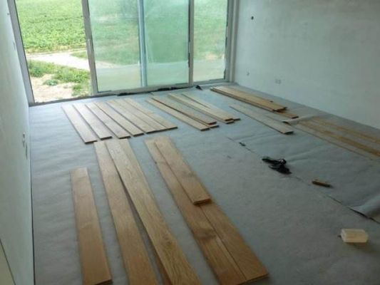 下雨天安装木地板（下雨天铺木地板）-图3