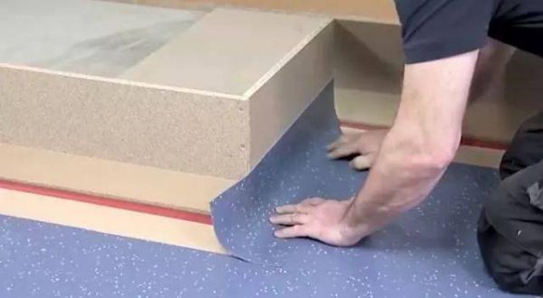橡胶地板怎么铺（橡胶地板铺设安装视频）-图1