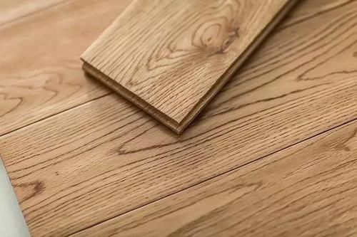 橡胶木和橡木地板（橡胶木和橡木地板哪个更好）-图2