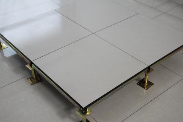 防静电塑胶地板厂家（塑胶防静电地板施工方法）-图1