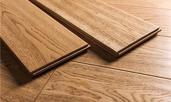 哪种材质的地板好（哪种材质的木地板好）-图1