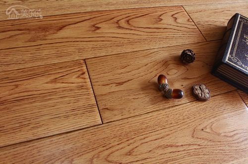 柞木橡木地板哪个好（表层是柞木与橡木的地板质量如何）-图1