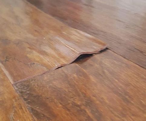 实木地板容易变形吗（实木地板很容易损坏吗）-图1