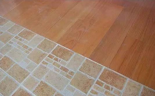木质地板和瓷砖的区别（木质地板与瓷砖地板的优劣之处）-图3