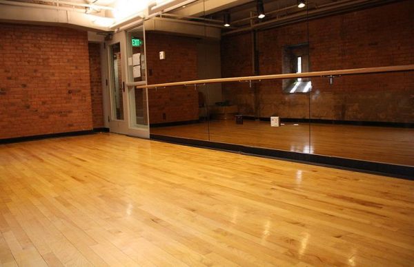 专业舞蹈木地板（中国舞舞蹈室用木地板好还是地胶好）-图2