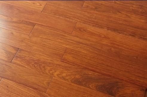 亚花梨地板和橡木地板（亚花梨地板和橡木地板哪个更好）-图3
