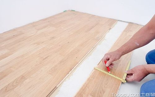 多层实木地板怎么安装（多层实木地板安装要注意什么）