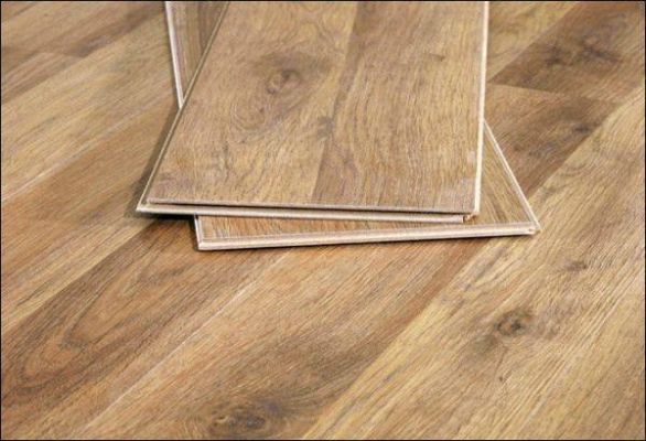 地板实木复合与强化复合哪个好（地板实木复合和强化复合的区别）