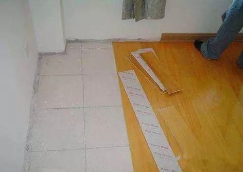 铺地板多厚（铺地板厚还是地砖厚）-图3