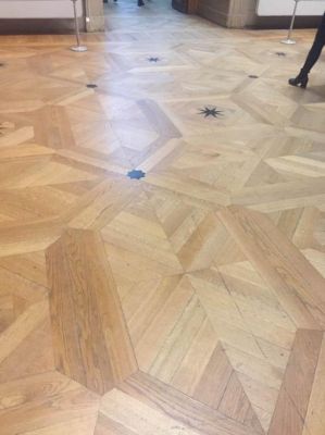 卢浮宫大厅地板（卢浮宫的地板）-图3