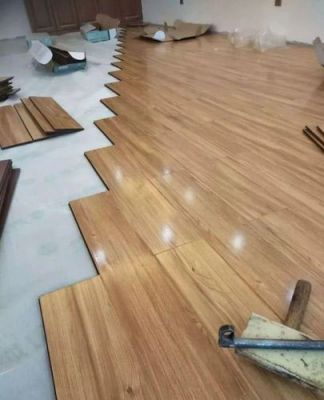 复合木地板怎么铺（复合地板安装视频教程）