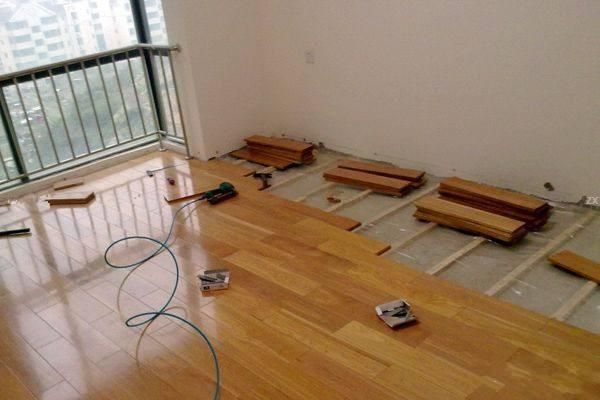 实木地板怎么移动家具（实木地板怎么撬起来重新安装）